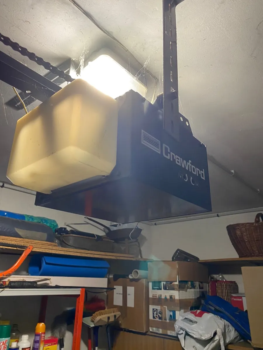 Motorisation tirante Crawford au plafond d'un garage résidentiel